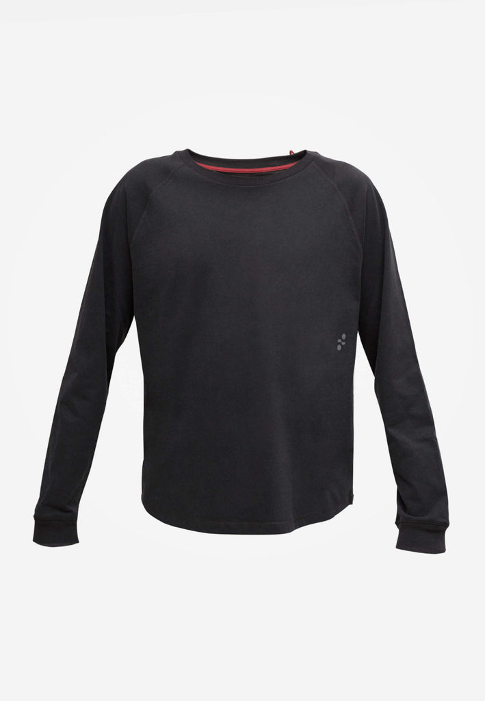 Pyjama Longsleeve in der Farbe „night black“ für Herren mit Rundhalsausschnitt, überschrittenen Schultern und leicht abgerundetem Saum.